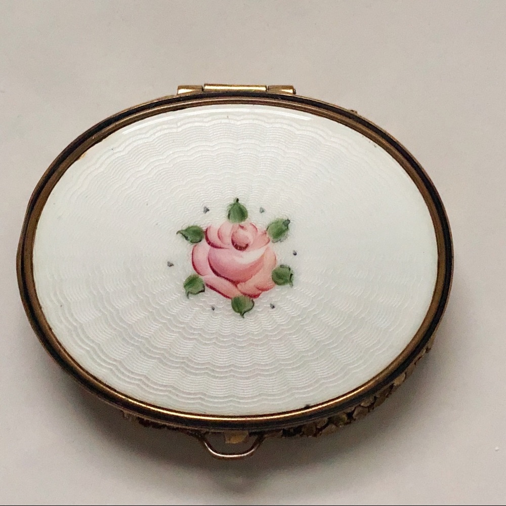 1940s White Guilloche Evans Gold Mesh Mirrored Compact